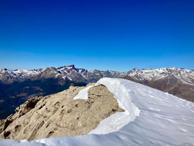 U Facciatu (2111m) nant’à a sarra centrale Paglia Orba à manca è Cintu