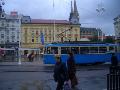 A Zagreb, sur la place centrale, en préparant des moments de lecture
