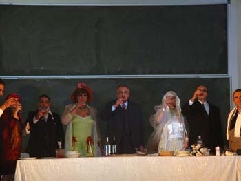 Nozza ind'è i Sgioculelli (Ritratti) - Pezza ghjucata à l'Università di Corti di dicembre di u 2002 Nozza ind'è i Sgioculelli (Ritratti) - Pezza ghjucata à l'Università di Corti di dicembre di u 2002